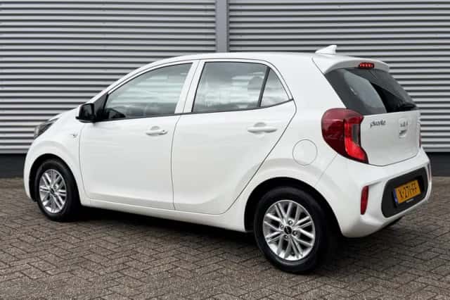 Kia Picanto (2023) thumbnail 3