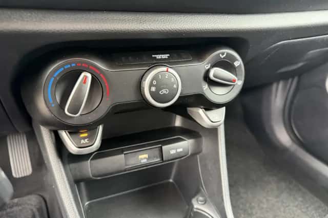Kia Picanto (2023) thumbnail 24