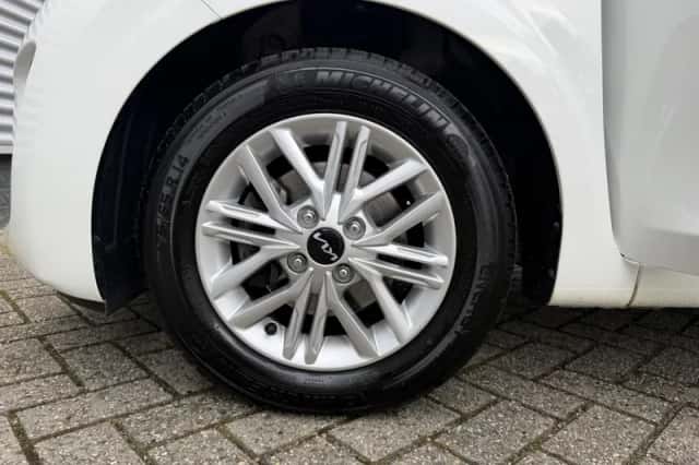 Kia Picanto (2023) thumbnail 25