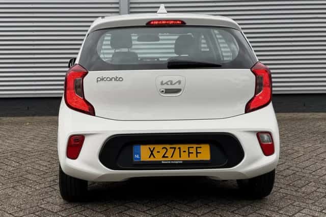 Kia Picanto (2023) thumbnail 4