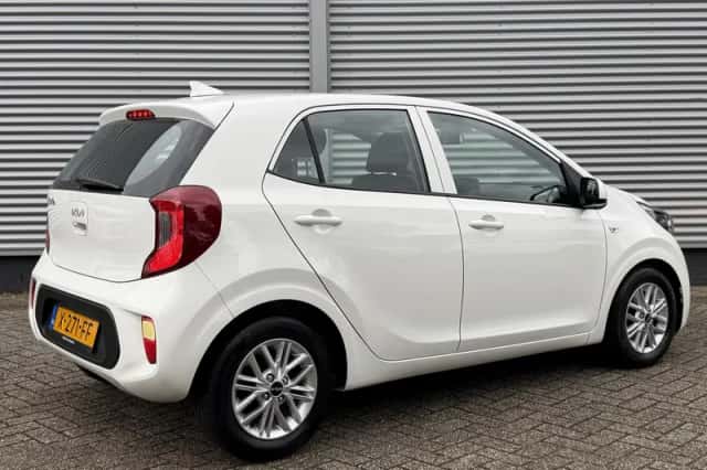 Kia Picanto (2023) thumbnail 5