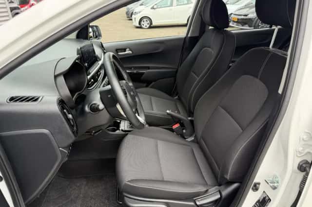 Kia Picanto (2023) thumbnail 9