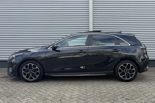 Kia Ceed (2023) thumbnail 2