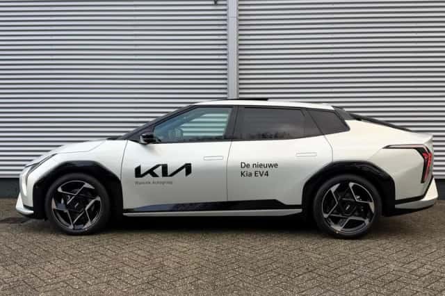 Kia EV4 (2025) thumbnail 3