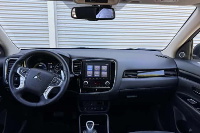 Mitsubishi Outlander (2020) thumbnail 14