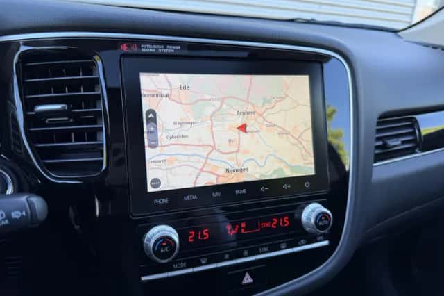 Mitsubishi Outlander (2020) thumbnail 24