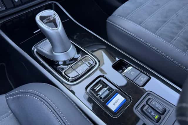 Mitsubishi Outlander (2020) thumbnail 26