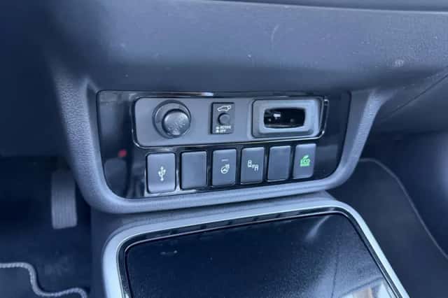 Mitsubishi Outlander (2020) thumbnail 27