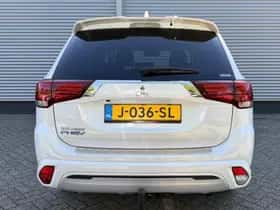Mitsubishi Outlander (2020) thumbnail 4