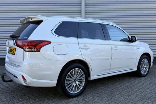 Mitsubishi Outlander (2020) thumbnail 5