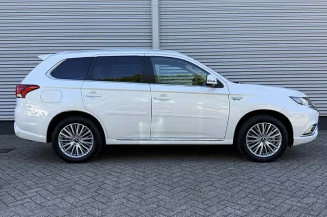 Mitsubishi Outlander (2020) thumbnail 6