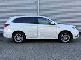 Mitsubishi Outlander (2020) thumbnail 6