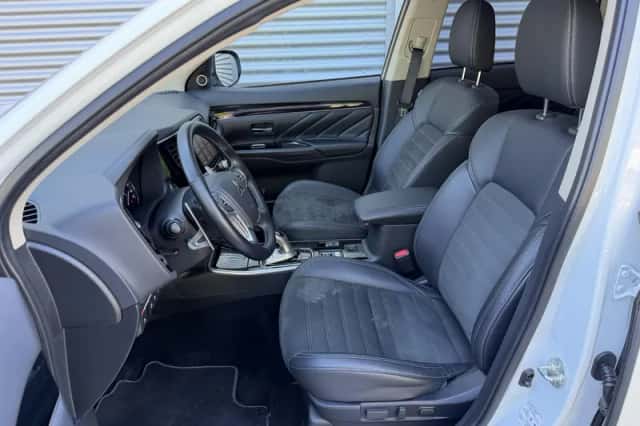 Mitsubishi Outlander (2020) thumbnail 9