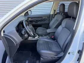 Mitsubishi Outlander (2020) thumbnail 9