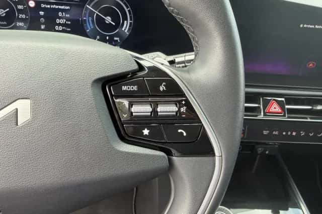Kia Niro EV (2024) thumbnail 17