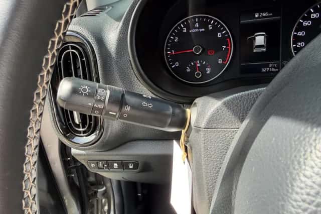Kia Picanto (2023) thumbnail 17