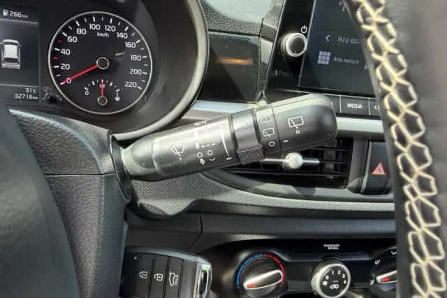 Kia Picanto (2023) thumbnail 18
