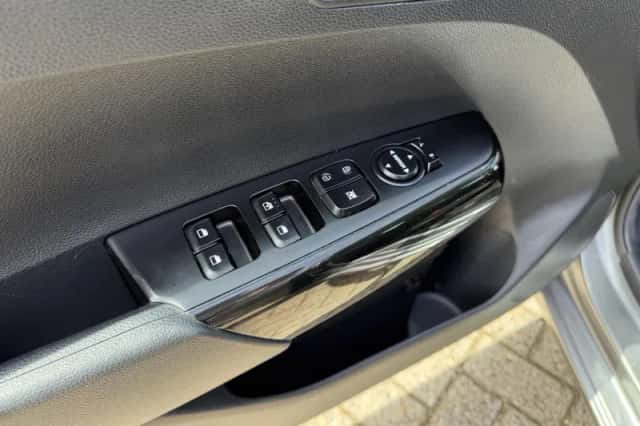 Kia Picanto (2023) thumbnail 24