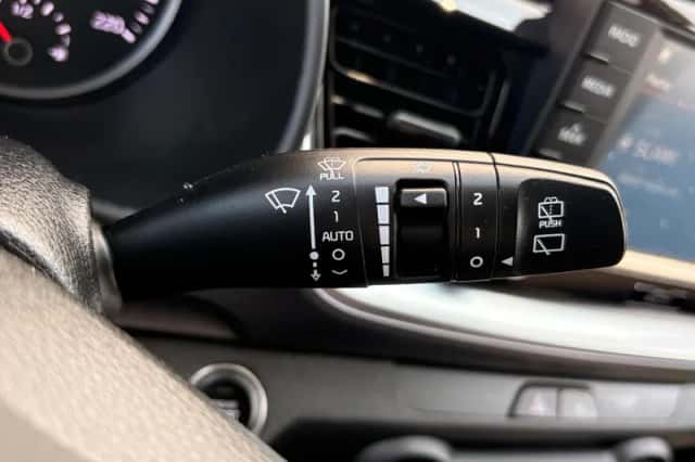 Kia Stonic (2020) thumbnail 23