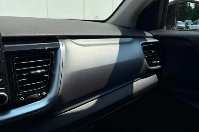 Kia Stonic (2020) thumbnail 33