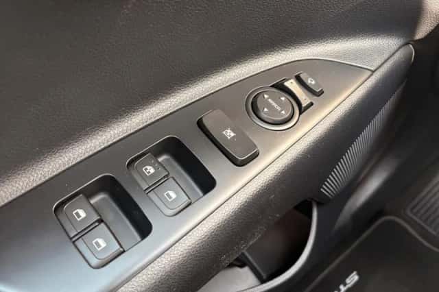 Kia Stonic (2020) thumbnail 35