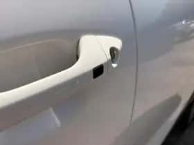 Kia Stonic (2020) thumbnail 41