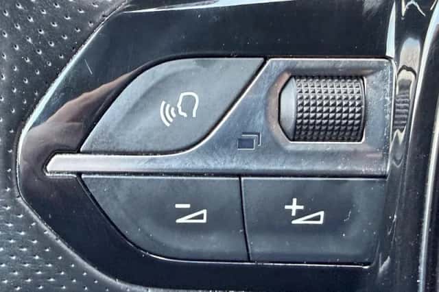 Peugeot 2008 (2021) thumbnail 26