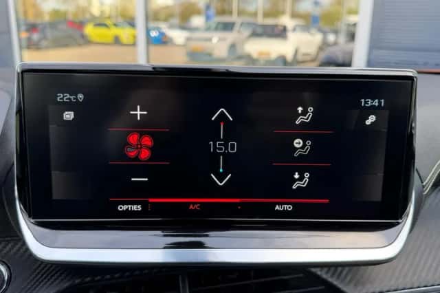 Peugeot 2008 (2021) thumbnail 30