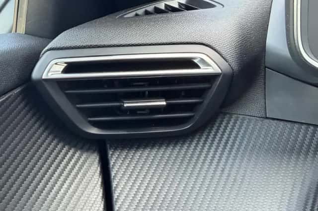 Peugeot 2008 (2021) thumbnail 32