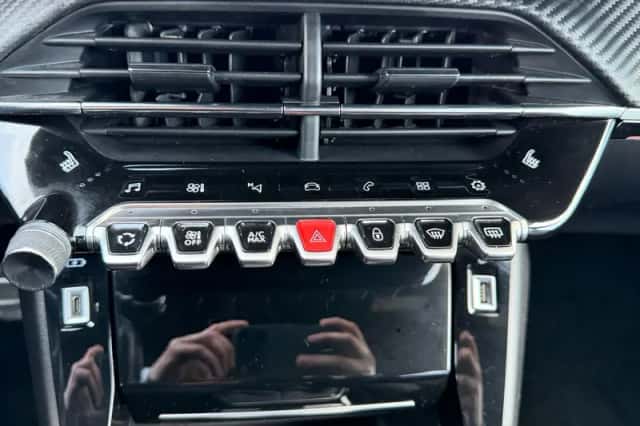 Peugeot 2008 (2021) thumbnail 36