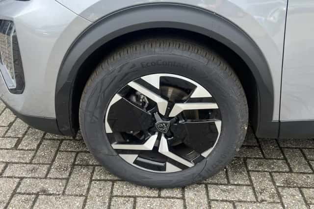 Peugeot 2008 (2024) thumbnail 11