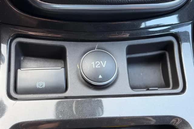 Ford Kuga (2018) thumbnail 32