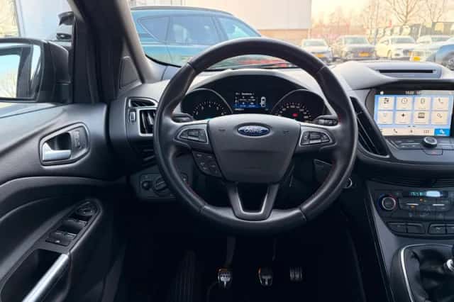 Ford Kuga (2018) thumbnail 40