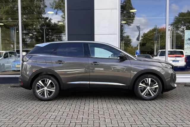 Peugeot 3008 (2024) thumbnail 8