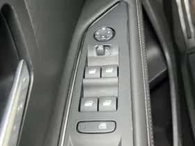 Peugeot 5008 (2023) thumbnail 23