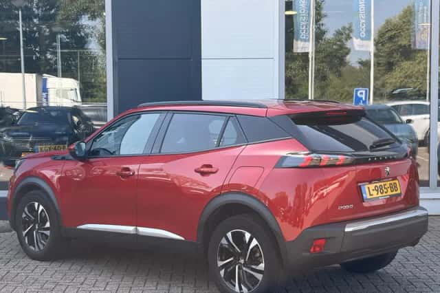 Peugeot 2008 (2021) thumbnail 4