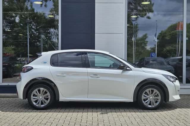 Peugeot e-208 (2022) thumbnail 8