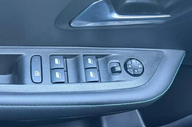 Peugeot 208 (2021) thumbnail 24