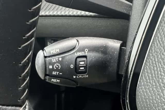Peugeot e-208 (2022) thumbnail 19