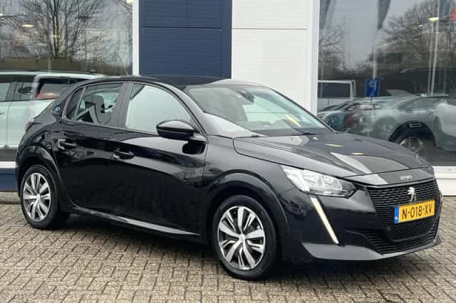 Peugeot e-208 (2022) thumbnail 3