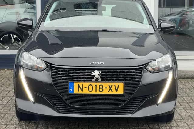 Peugeot e-208 (2022) thumbnail 4