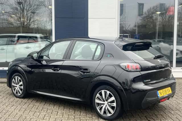 Peugeot e-208 (2022) thumbnail 5