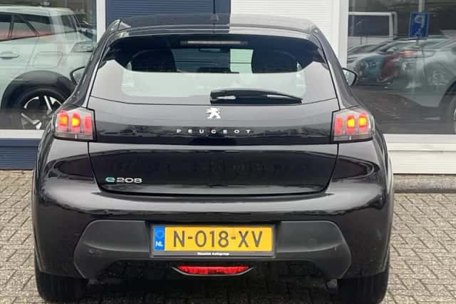 Peugeot e-208 (2022) thumbnail 6
