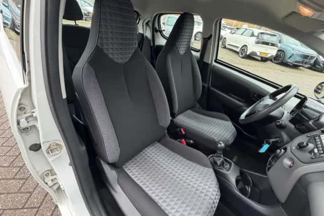 Peugeot 108 (2021) thumbnail 34