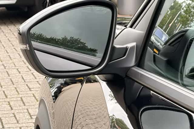 Peugeot e-2008 (2025) thumbnail 18