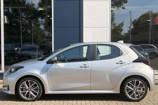 Toyota Yaris (2023) thumbnail 5