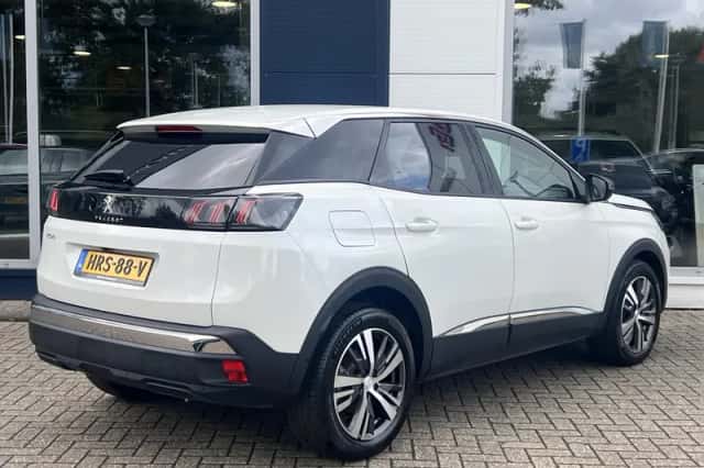 Peugeot 3008 (2024) thumbnail 6