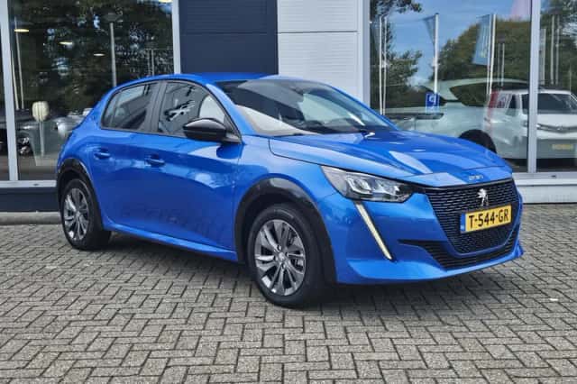 Peugeot e-208 (2023) thumbnail 2
