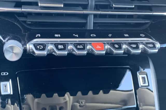 Peugeot 208 (2021) thumbnail 25