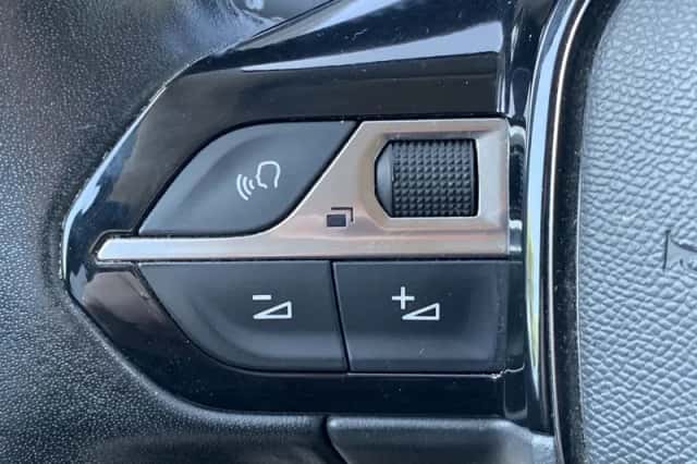 Peugeot 208 (2021) thumbnail 31